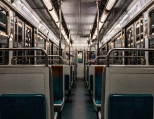 Rame du métro parisien vide